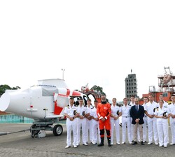 Fotografía de grupo en un momento de la visita al Centro Jovellanos de Salvamento Marítimo