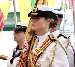 La Princesa de Asturias abanderada en la Jura de Bandera durante su escala en Nueva York