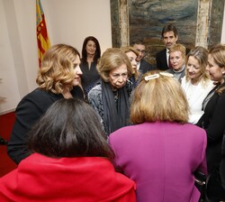 Doña Sofía conversa con los alcaldes de municipios afectados por la DANA