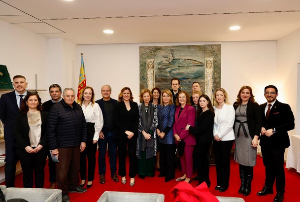 Su Majestad la Reina Doña Sofía con los alcaldes de municipios afectados por la DANA y las autoridades