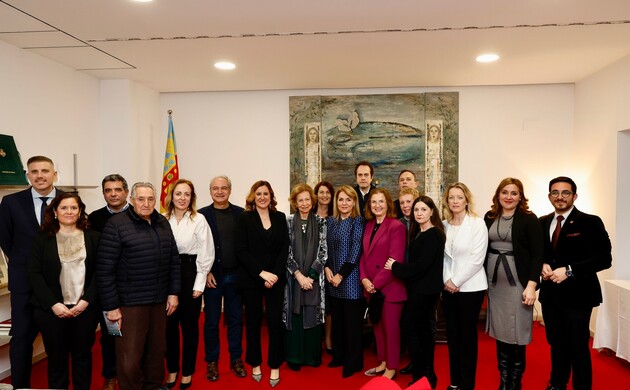 Su Majestad la Reina Doña Sofía con los alcaldes de municipios afectados por la DANA y las autoridades