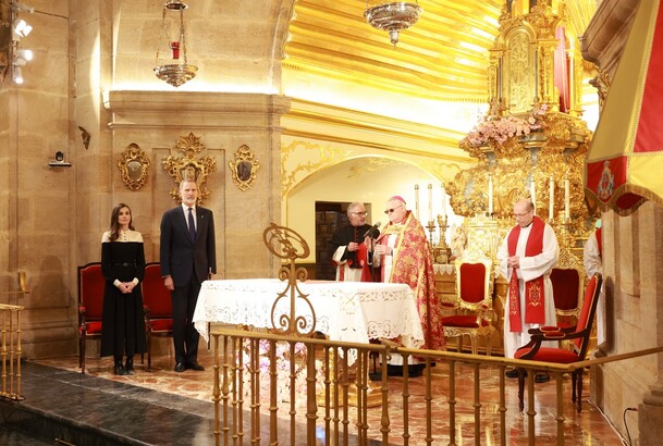 El obispo de la Diócesis de Cartagena- Murcia dirige unas breves palabras de bienvenida a Sus Majestades los Reyes