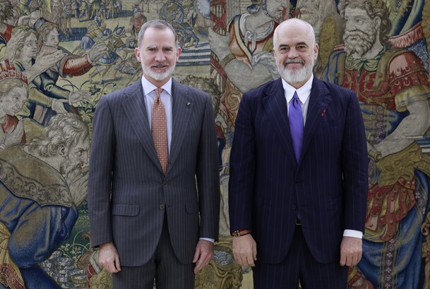 Don Felipe junto a Edi Rama, primer ministro de la República de Albania