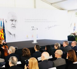 Actos conmemorativos por la inhumación del literato Rafael Altamira y su esposa Pilar Redondo en el cementerio de El Campello