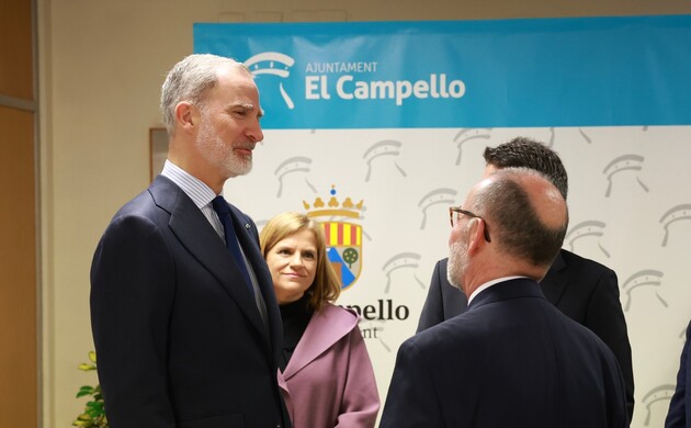 La visita al Ayuntamiento ha comenzado con la recepción de Don Felipe a la Corporación Municipal