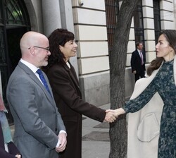 Su Majestad la Reina recibe el saludo de la ministra de Igualdad, Ana Redondo