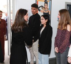 S:M. la Reina recibe el saludo de los alumnos participantes en el acto