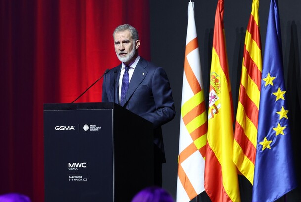 Su Majestad el Rey se dirige a los asistentes a la cena oficial del "Mobile World Congress Barcelona 2025"