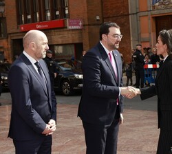 Su Majestad la Reina recibida por el presidente del Principado de Asturias, Adrián Barbón