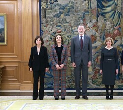 Su Majestad el Rey junto a una representación de la Fundación Callia