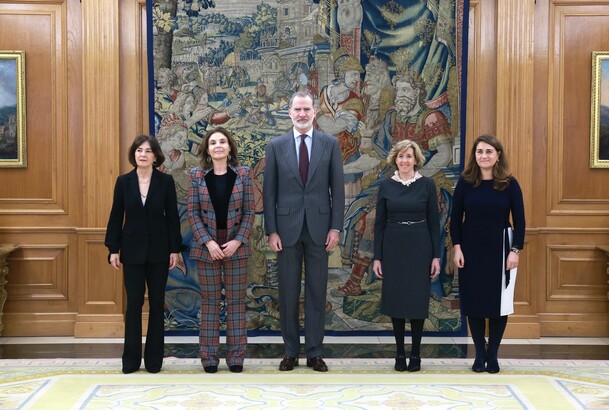 Su Majestad el Rey junto a una representación de la Fundación Callia