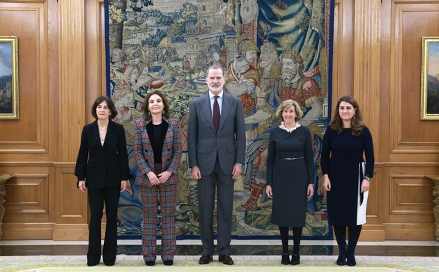Su Majestad el Rey junto a una representación de la Fundación Callia