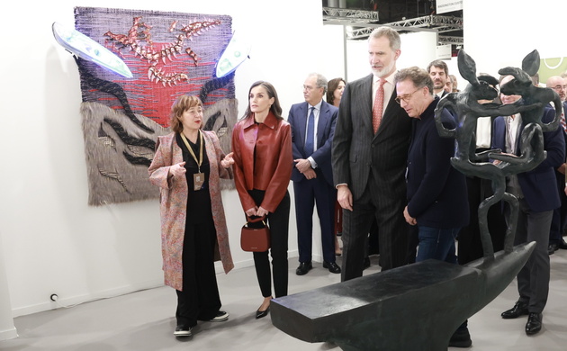 Sus Majestades los Reyes en la galería Waddington Custot, importante galería británica que presenta una propuesta que combina voces multigeneracionale