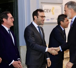Su Majestad el Rey recibe el saludo del ministro de Economía, Comercio y Empresa, Carlos Cuerpo
