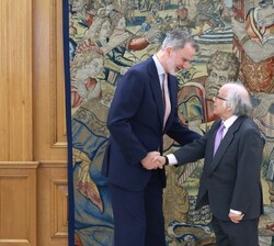 Su Majestad el Rey saluda a D. José Luis Temes, director de orquesta, Premio Nacional de Música 2008Su Majestad el Rey saluda a D. José Luis Temes, di