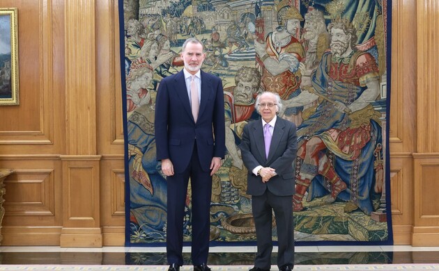 Don Felipe acompañado de D. José Luis Temes, director de orquesta, Premio Nacional de Música 2008