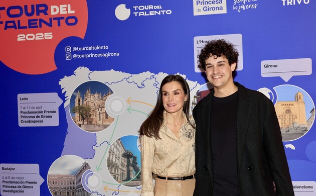 Su Majestad la Reina junto a Manuel Bouzas, Premio Arte 2025