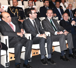 Su Majestad el Rey en primera fila de asientos al comienzo de la entrega del “Premio Nacional Pyme del Año”