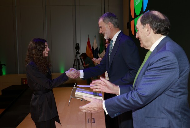 Entrega de las becas por Su Majestad el Rey