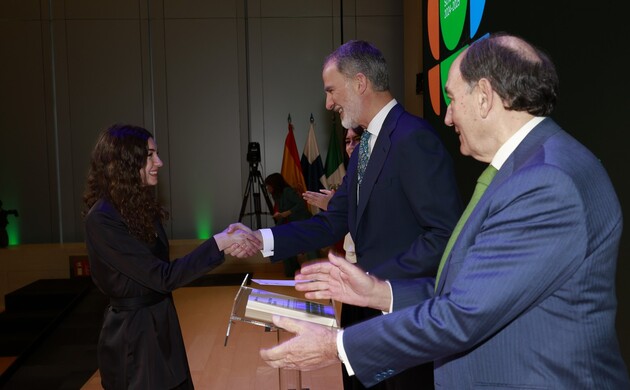 Entrega de las becas por Su Majestad el Rey