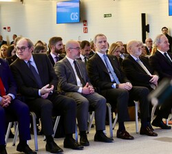 El Rey en la primera fila de asientos