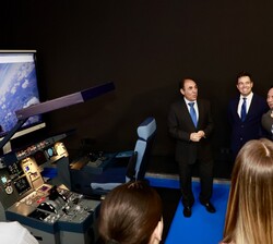 EL Rey visita el simulador aéreo