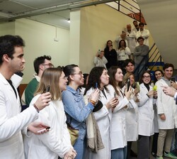 Don Felipe y los alumnos de los talleres de la Escuela Politécnica
