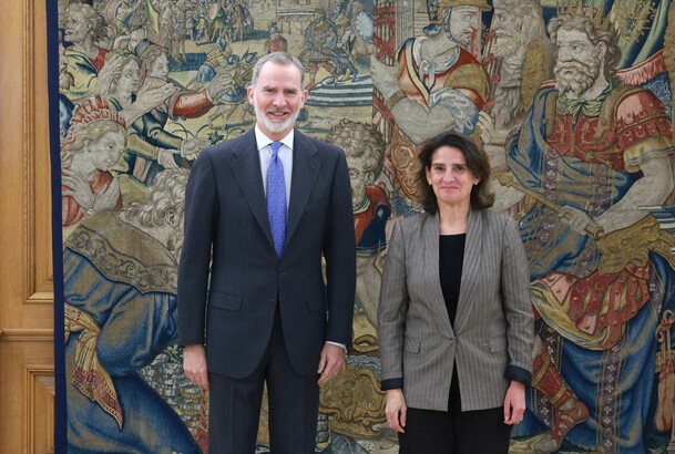 Su Majestad el Rey junto a la vicepresidenta ejecutiva de la Comisión Europea para una Transición Limpia, Justa y Competitiva, Dª. Teresa Ribera Rodrí