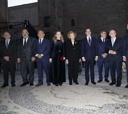 Su Majestad la Reina Doña Sofía a su llegada a la Catedral-Basílica de Santa María de Mallorca con las autoridades asistentes al concierto