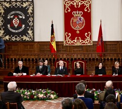 Sus Majestades los Reyes durante la lectura del acta de concesión del premio