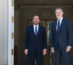 Su Majestad el Rey y el Presidente de la República de Chipre, Nikos Christodoulides, en el Palacio de La Zarzuela antes del encuentro mantenido