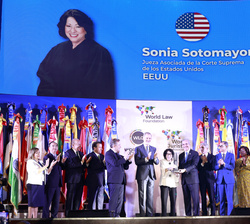 La Jueza Asociada de la Corte Suprema de los Estados Unidos, Sonia Sotomayor recibe el premio de la WJA