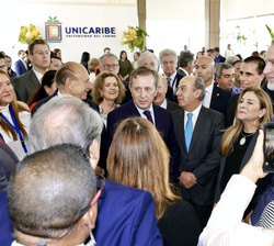 Don Felipe durante su encuentro con los miembros de la junta directiva de la WJA y del patronato de la World Law Foundation