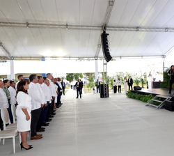 Interpretación de los Himnos Nacionales de República Dominicana y España por el violinista Gil de Gálmez