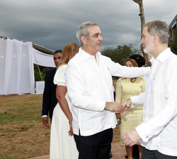 Su Majestad el Rey es despedido por Su Excelencia el presidente de la República Dominicana