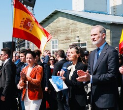 Don Felipe y Doña Letizia al comienzo del acto de homenaje a las víctimas del Campo de concentración de Mauthausen