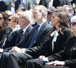 Don Felipe y Doña Letizia en la primera fila de asientos en la zona de autoridades