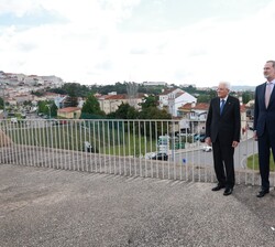 Su Majestad el Rey y los Presidentes de la Repúblicas Portuguesa e Italiana antes de su entrada al convento