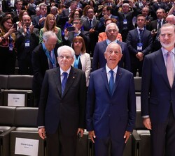 Su Majestad el Rey junto a los Presidentes de las Repúblicas Portuguesa e Italiana momentos antes del inicio del acto