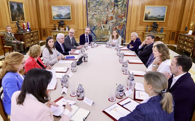 La Reina Letizia ha presidido una reunión de trabajo, en el Palacio de La Zarzuela, con representantes de las entidades promotoras del Pacto de Estado