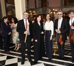 Doña Letizia con los integrantes de la Orquesta Sinfónica de la Universidad de Murcia