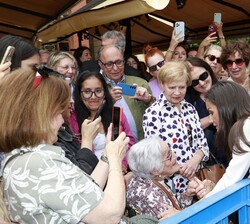 Doña Letizia en las calles de Murcia con los vecinos