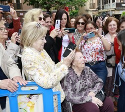 Doña Letizia conversa con los murcianos