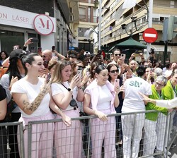 Doña Letizia en las calles de Murcia con los vecinos que le muestran su cariño