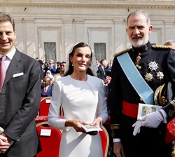 Los Reyes antes del comienzo de la Misa de inicio del Pontificado de Su Santidad el Papa León XIV