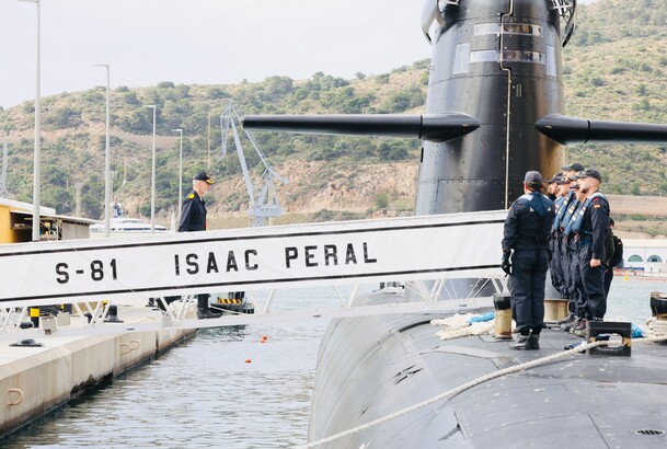 Su Majestad el Rey embarca en el submarino "Isaac Peral" S-81