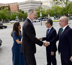 Su Majestad el Rey recibe el saludo del Delegado del Gobierno en la Comunidad de Madrid, Francisco Martín