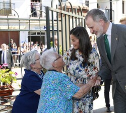 Sus Majestades los Reyes en el Centro de Día y Residencia Fray Sebastián García para personas mayores