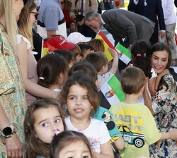 Doña Letizia con niños de Guadalupe