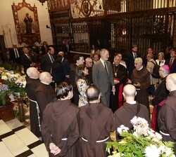 Los Reyes con la comunidad religiosa del Real Monasterio de Santa María de Guadalupe